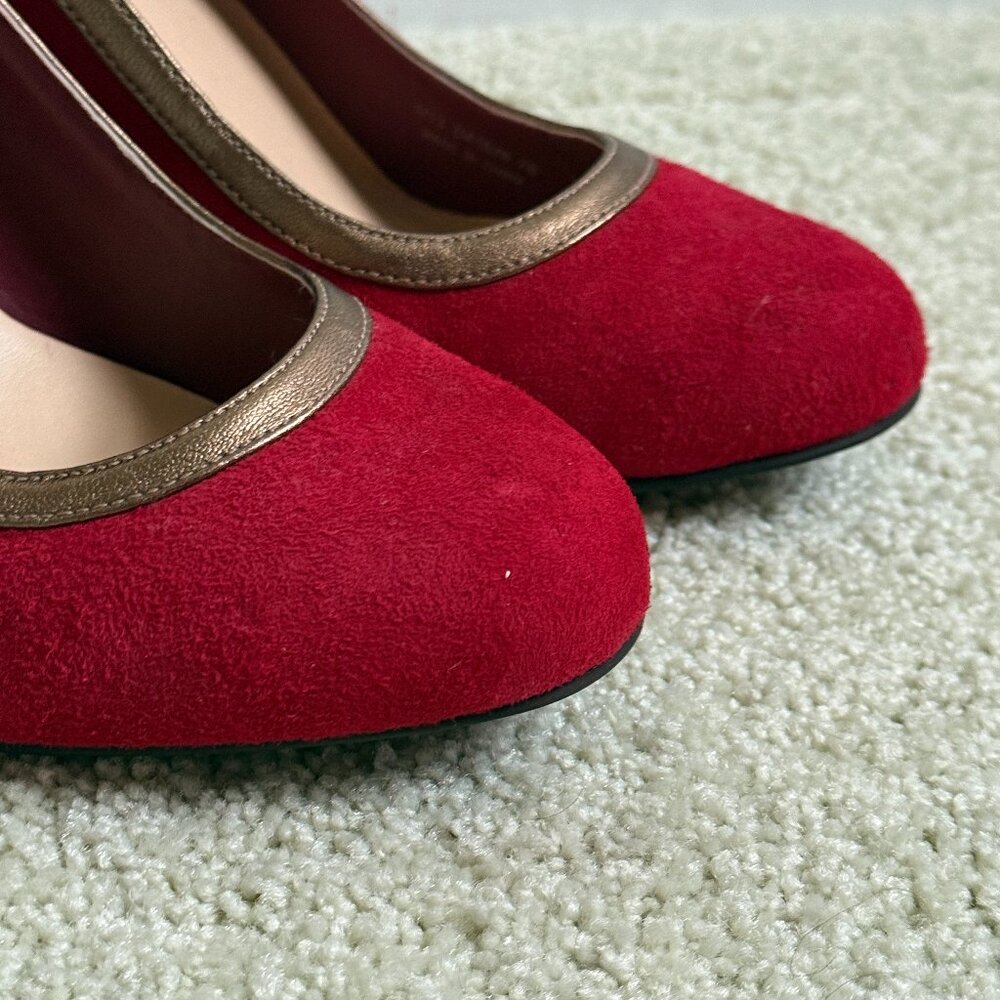 Cole Haan Red Velvet Heels - Round Toe - Chunky Gold Heel - Sz 7